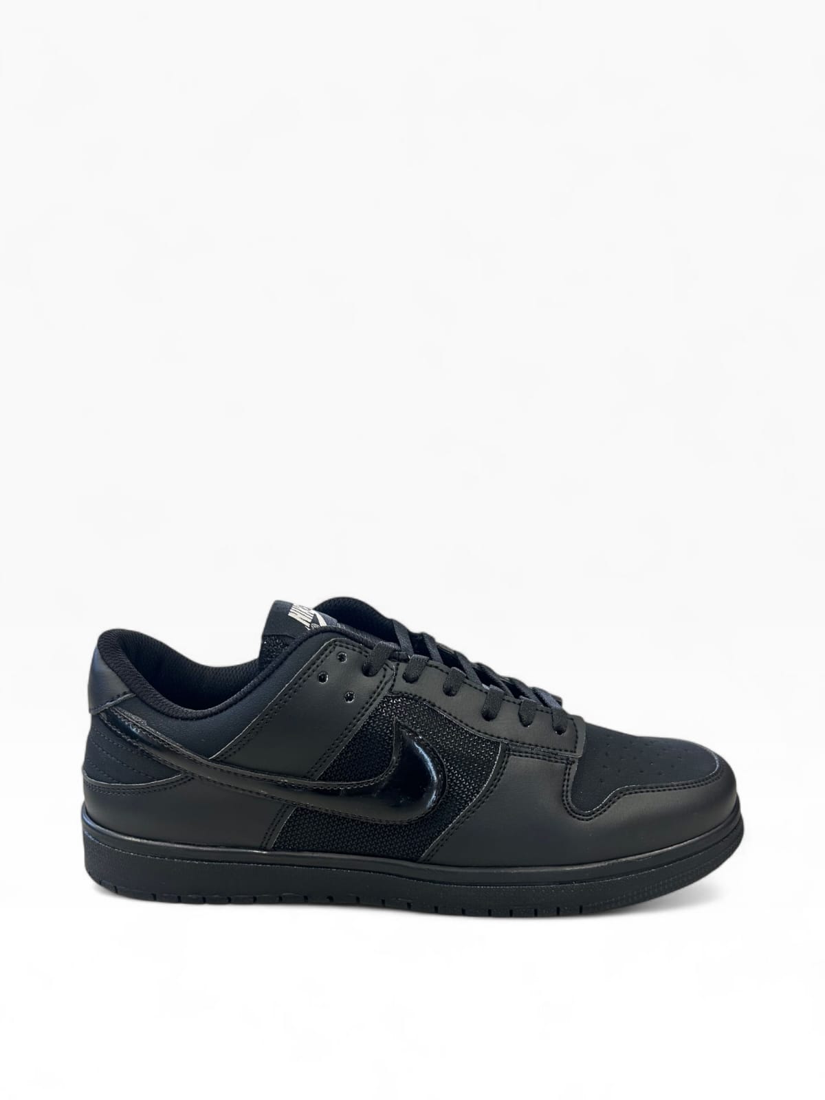 Nike Dunk Low Triple Black