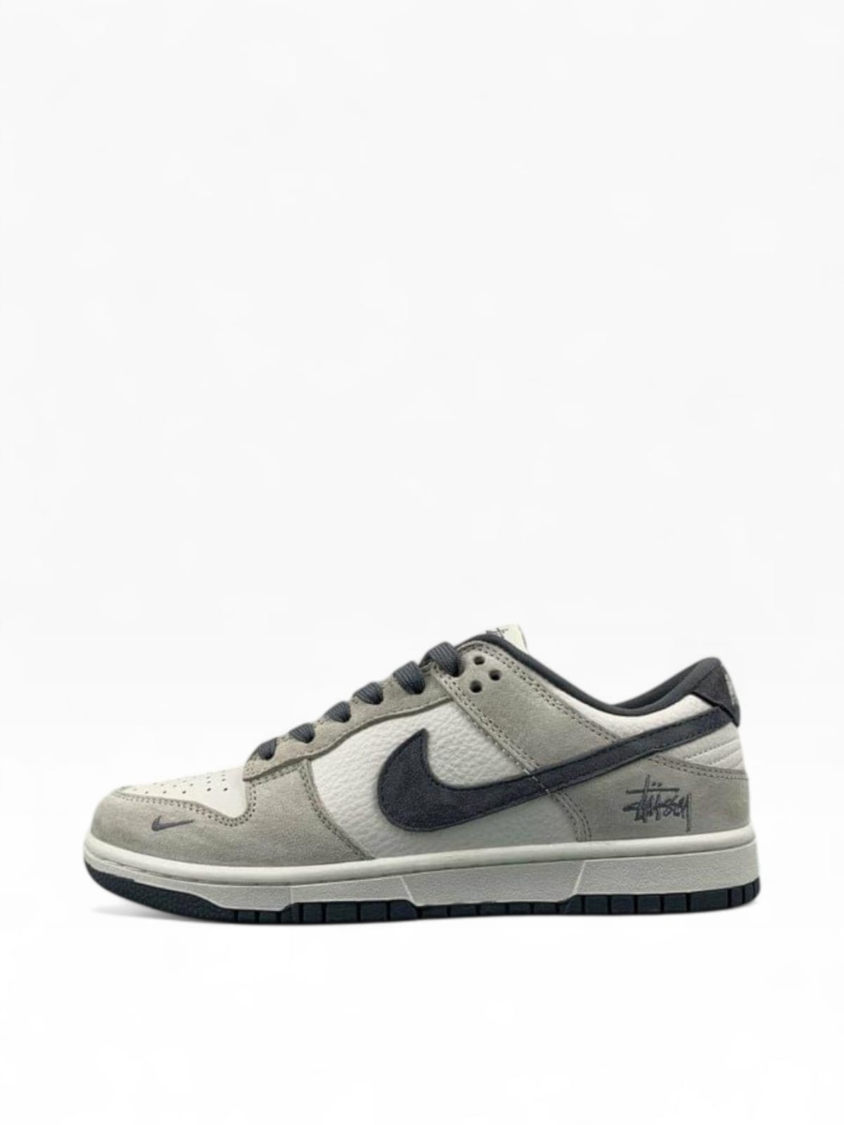 Nike SB Dunk Low x Stüssy "Grey/Black"